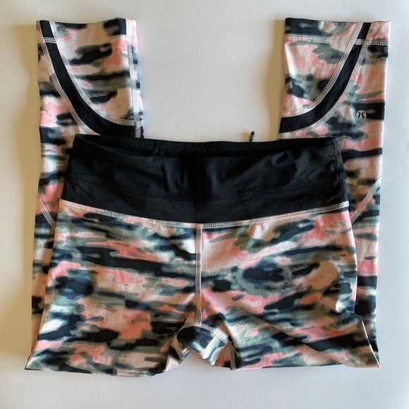 Lululemon run inspire crop Sz 4 EUC wamo camo - Picture 3 of 6